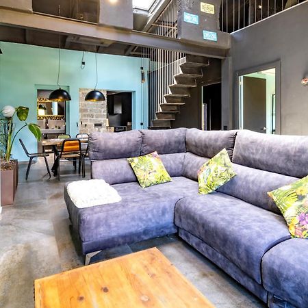 אולות Black House Sorprendente Casa Estilo Industrial מראה חיצוני תמונה