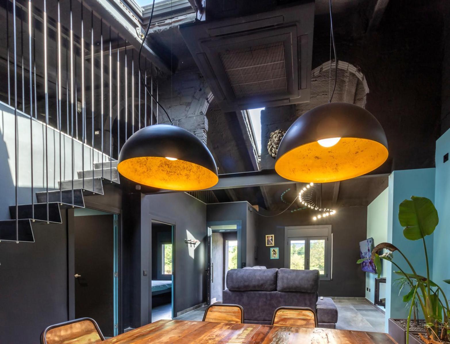 אולות Black House Sorprendente Casa Estilo Industrial מראה חיצוני תמונה