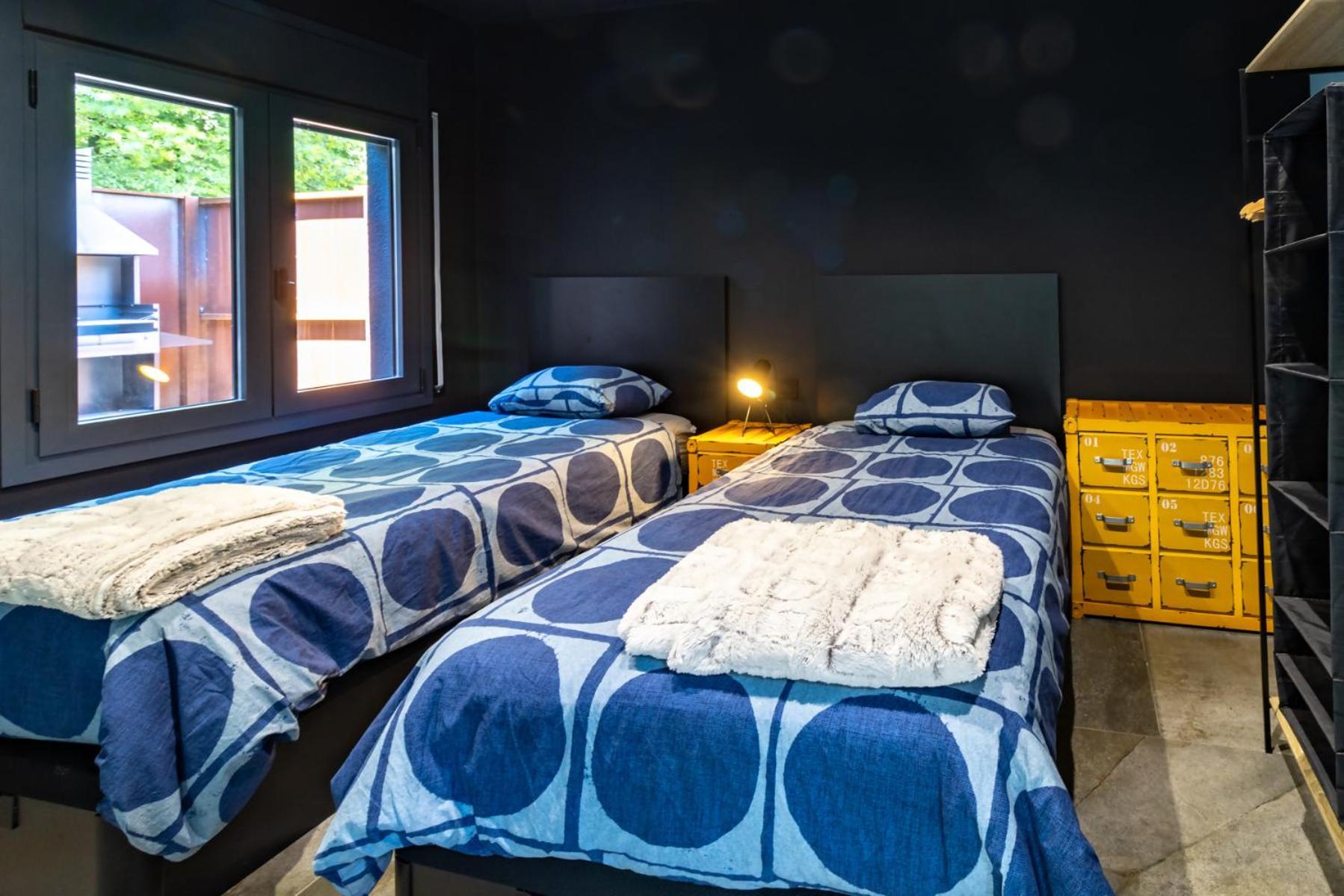 אולות Black House Sorprendente Casa Estilo Industrial מראה חיצוני תמונה