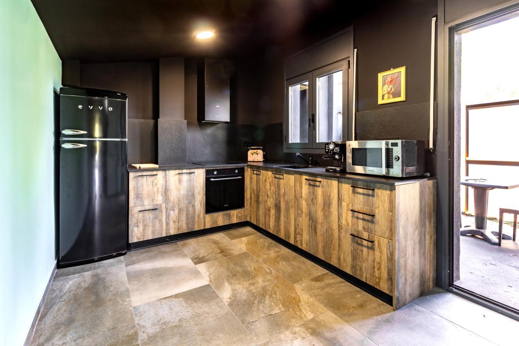 אולות Black House Sorprendente Casa Estilo Industrial מראה חיצוני תמונה