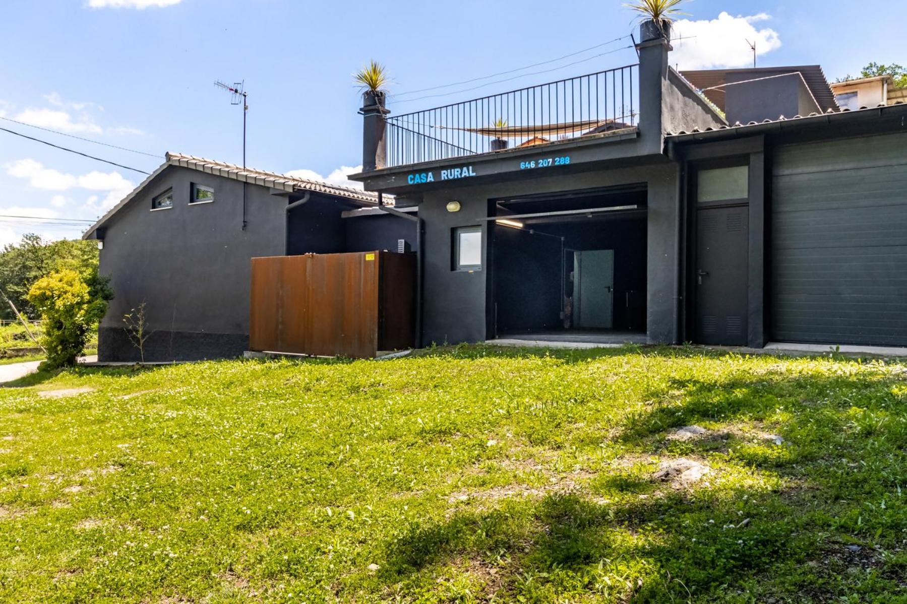 אולות Black House Sorprendente Casa Estilo Industrial מראה חיצוני תמונה