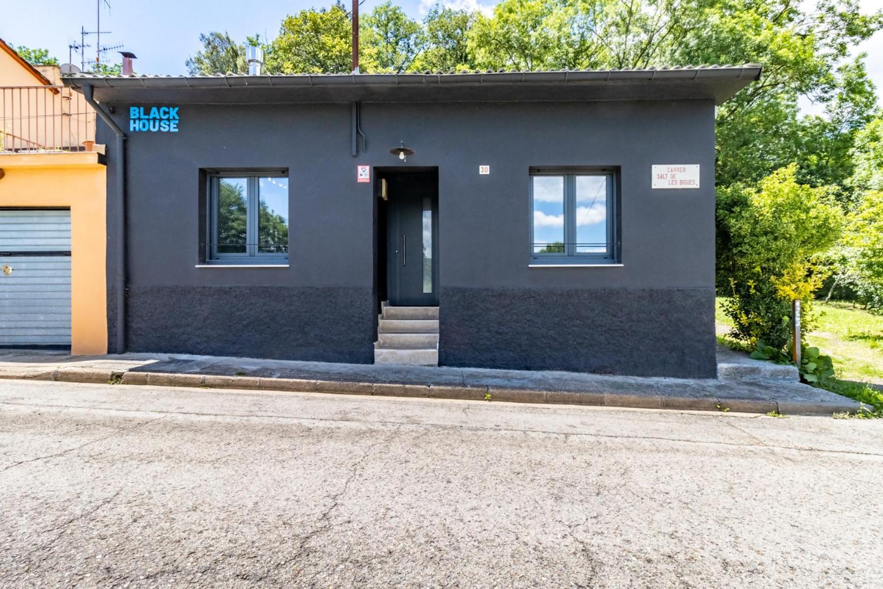 אולות Black House Sorprendente Casa Estilo Industrial מראה חיצוני תמונה