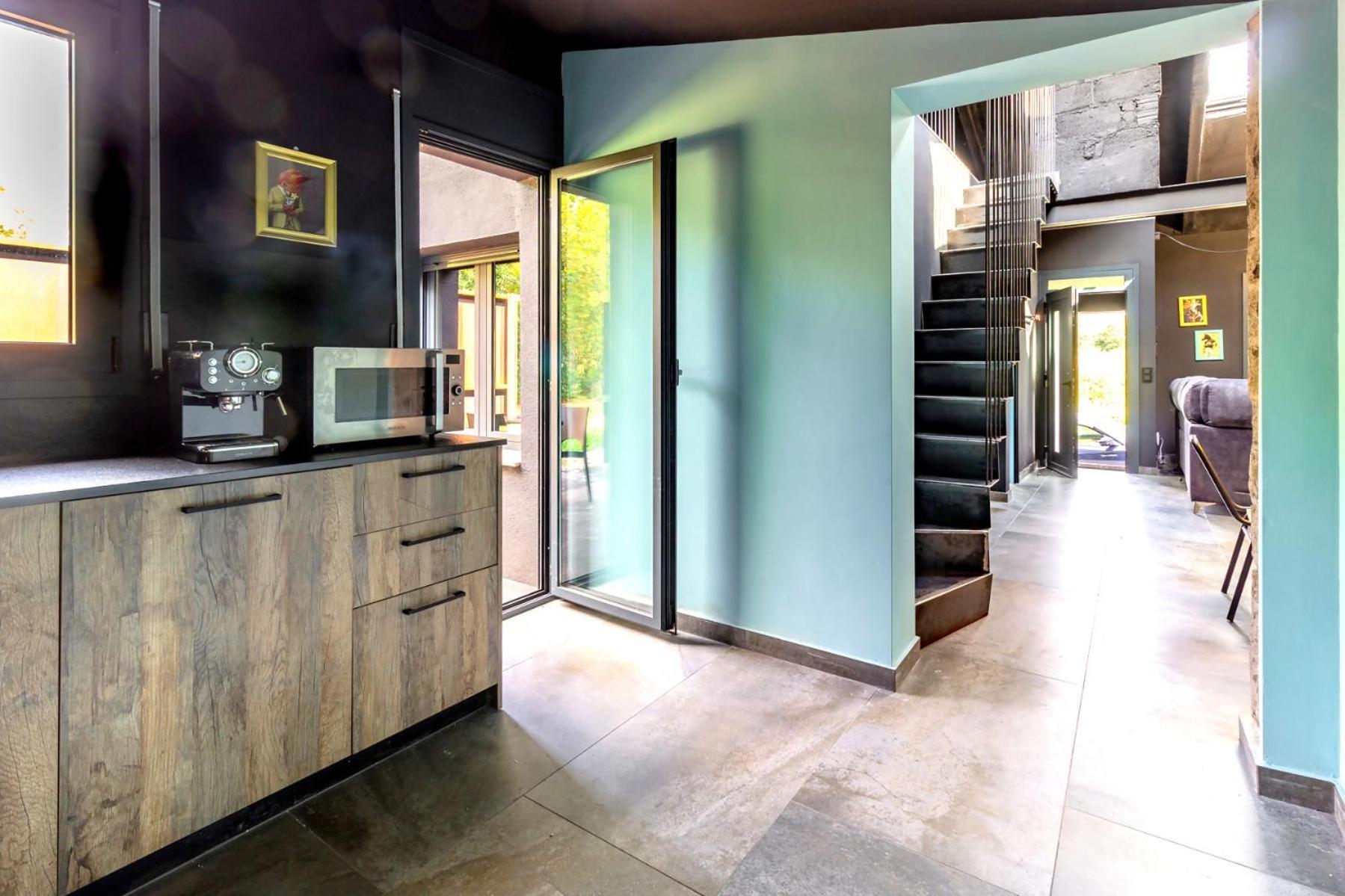 אולות Black House Sorprendente Casa Estilo Industrial מראה חיצוני תמונה